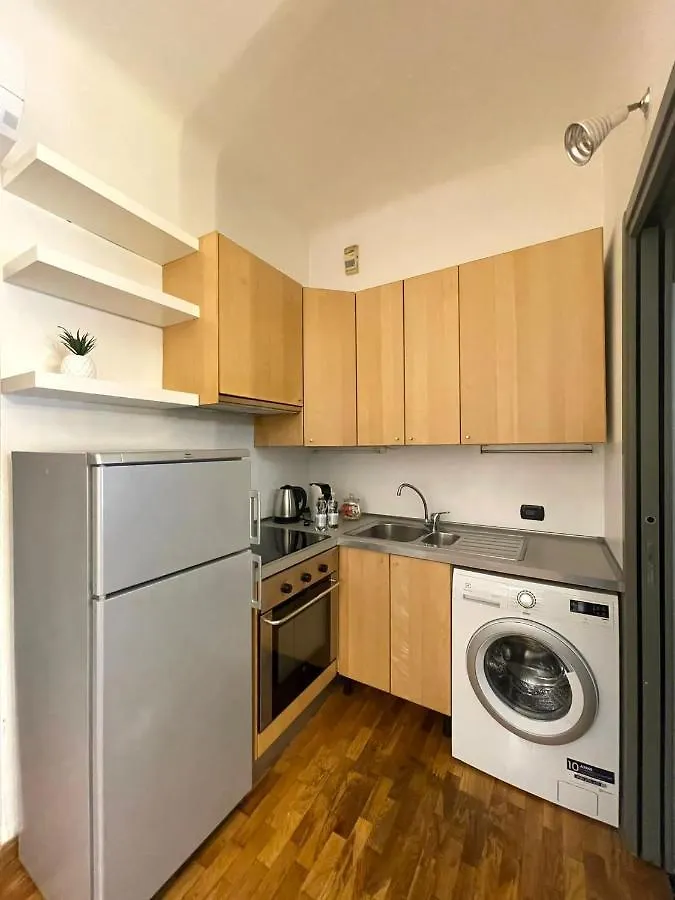 Easy Milano - Rooms And Apartments Navigli 2*,
