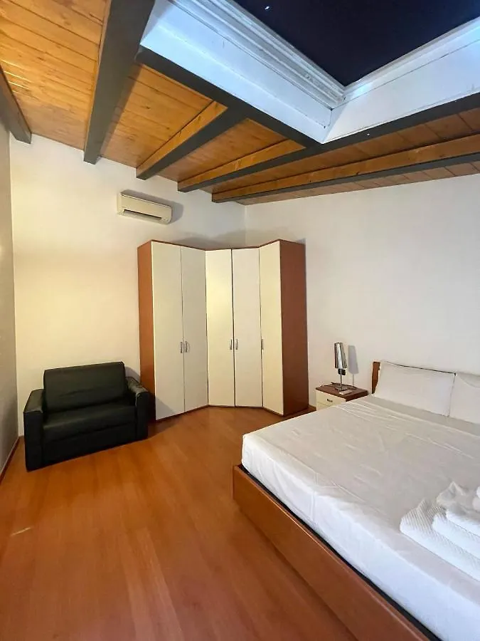 Easy Milano - Rooms And Apartments Navigli Апарт-отель Милан