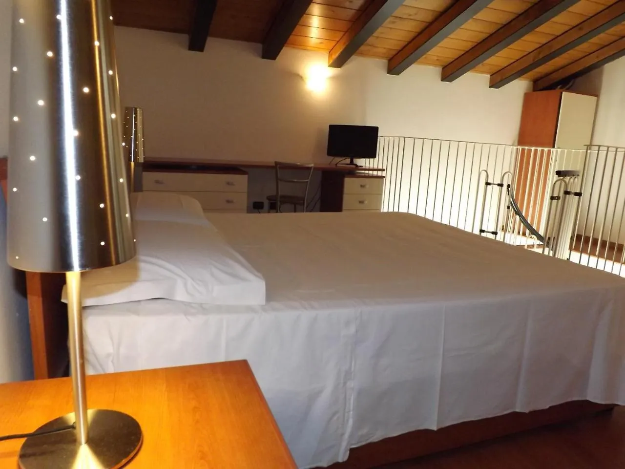Easy Milano - Rooms And Apartments Navigli 2*, Милан Италия